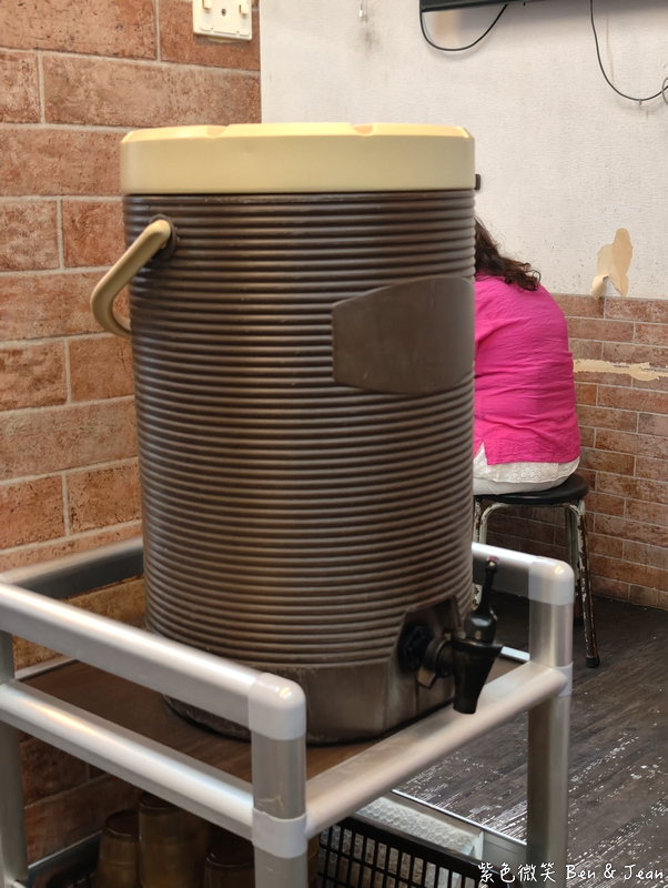 【老豫仔招牌牛肉麵】湯頭香濃、牛肉厚實軟嫩，在地人激推的牛肉麵口袋名單 @紫色微笑 Ben Jean 饗樂生活