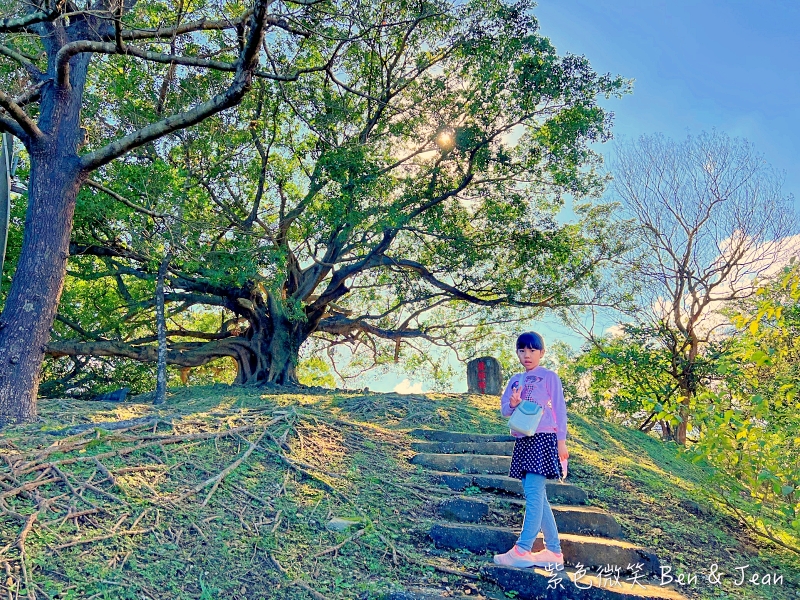 砲台山風景區》巨大老榕，鳥瞰三澳風景(蘇澳、北方澳、南方澳)、扇形火車庫 ，軍商漁港三合一的美景盡收眼底 @紫色微笑 Ben&amp;Jean 饗樂生活