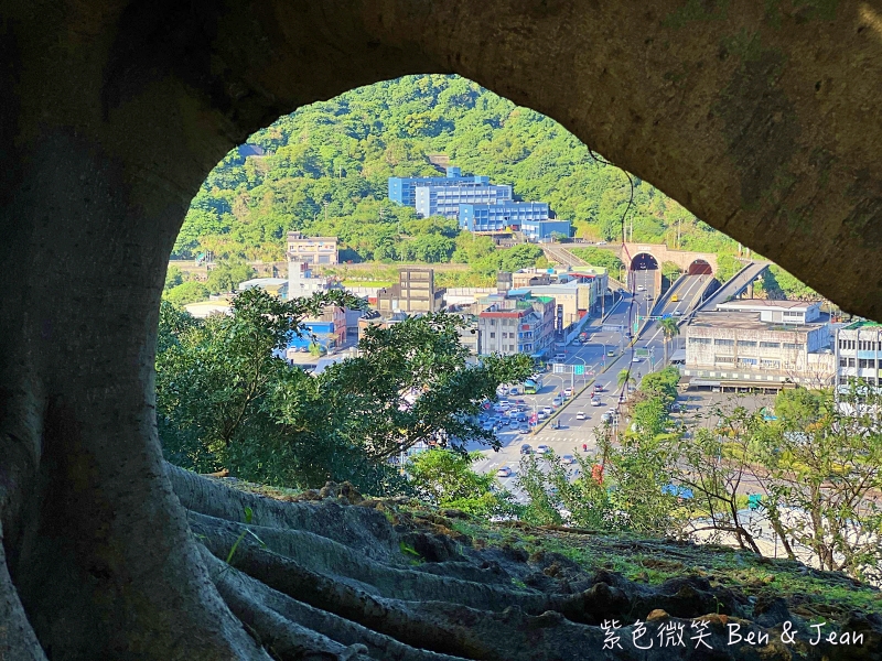 砲台山風景區》巨大老榕，鳥瞰三澳風景(蘇澳、北方澳、南方澳)、扇形火車庫 ，軍商漁港三合一的美景盡收眼底 @紫色微笑 Ben&amp;Jean 饗樂生活