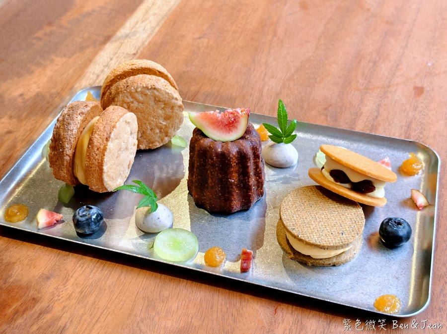 STARBUCKS 星巴克 (洄瀾門市)亞洲第一間貨櫃星巴克，世界最大的磁磚壁畫，停車超方便 @紫色微笑 Ben Jean 饗樂生活