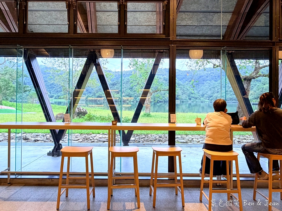 【Herbelle Tea 湖畔茶屋】宜蘭礁溪龍潭湖畔絕美湖景咖啡廳，坐擁龍潭湖畔第一排絕美湖景，寵物友善、高CP值打卡熱點 @紫色微笑 Ben Jean 饗樂生活