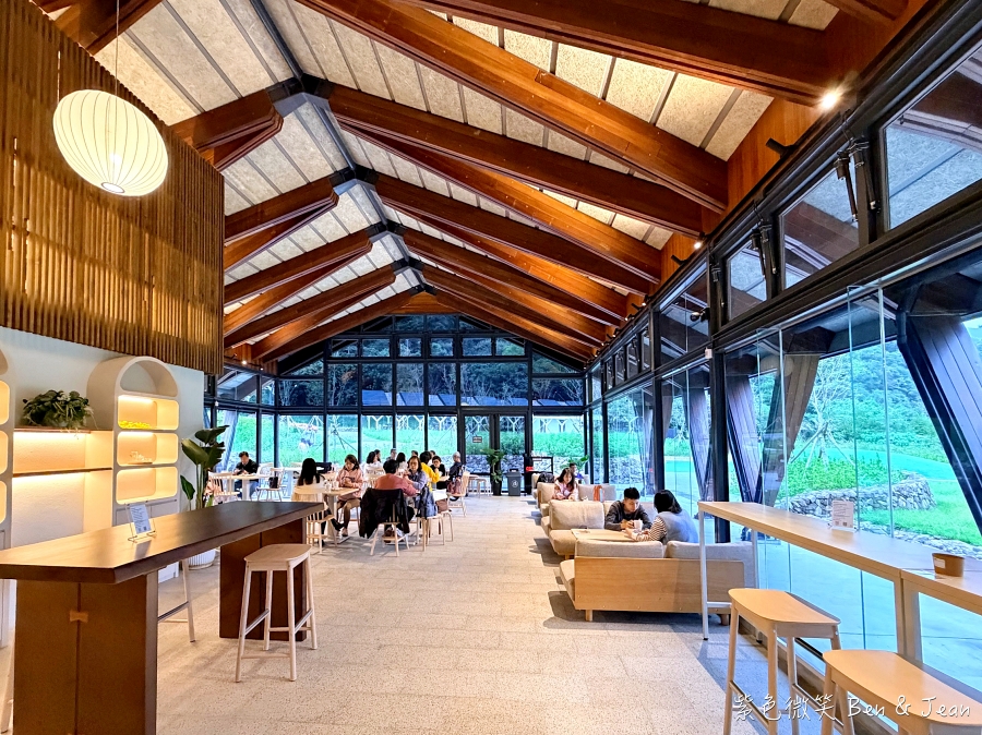 【Herbelle Tea 湖畔茶屋】宜蘭礁溪龍潭湖畔絕美湖景咖啡廳，坐擁龍潭湖畔第一排絕美湖景，寵物友善、高CP值打卡熱點 @紫色微笑 Ben Jean 饗樂生活