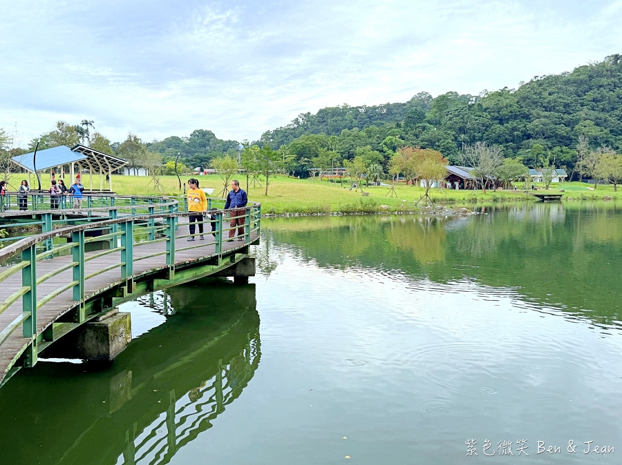 【Herbelle Tea 湖畔茶屋】宜蘭礁溪龍潭湖畔絕美湖景咖啡廳，坐擁龍潭湖畔第一排絕美湖景，寵物友善、高CP值打卡熱點 @紫色微笑 Ben Jean 饗樂生活