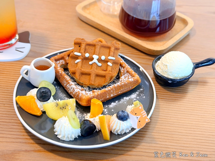 【2026宜蘭大學美食】萬記商行宜蘭路口店：可愛貓咪陪你用餐！在地人私藏早午餐及甜點，餐點咖啡更驚艷！ @紫色微笑 Ben Jean 饗樂生活