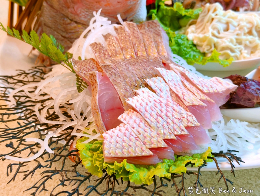 【海珍園海鮮】2026宜蘭礁溪餐廳推薦!澎拜桌菜結合新鮮海味與蘭陽風味菜，新鮮生魚片、清蒸大沙公、龍蝦拼盤到經典的蘭陽三寶、龍眼木烤雞 @紫色微笑 Ben Jean 饗樂生活