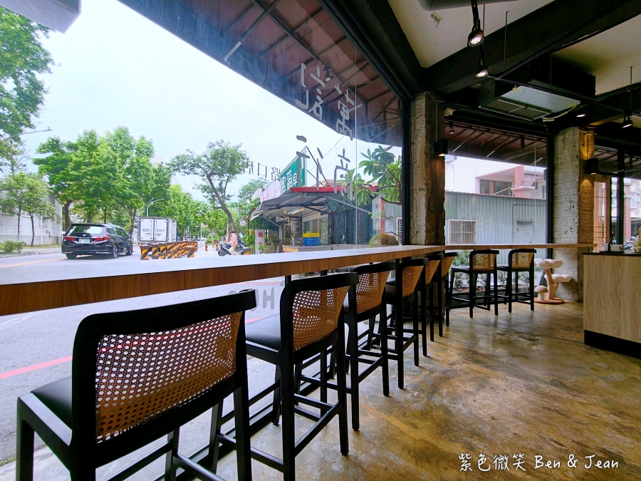 【2026宜蘭大學美食】萬記商行宜蘭路口店：可愛貓咪陪你用餐！在地人私藏早午餐及甜點，餐點咖啡更驚艷！ @紫色微笑 Ben Jean 饗樂生活