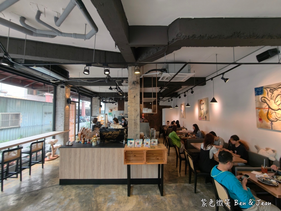 【2026宜蘭大學美食】萬記商行宜蘭路口店：可愛貓咪陪你用餐！在地人私藏早午餐及甜點，餐點咖啡更驚艷！ @紫色微笑 Ben Jean 饗樂生活