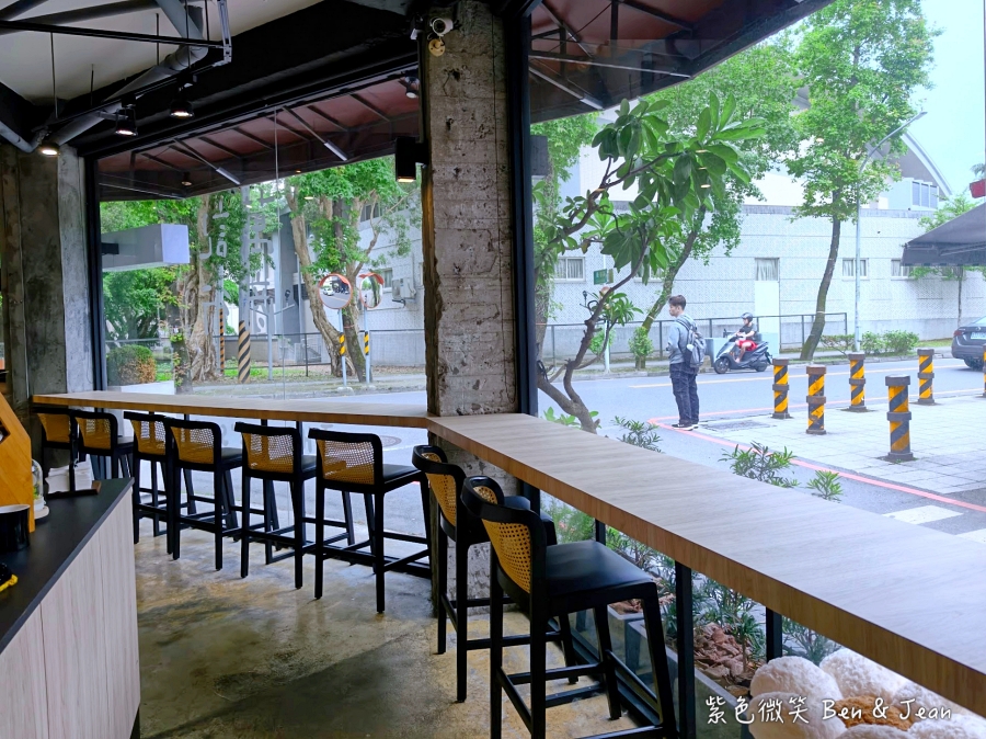 【2026宜蘭大學美食】萬記商行宜蘭路口店：可愛貓咪陪你用餐！在地人私藏早午餐及甜點，餐點咖啡更驚艷！ @紫色微笑 Ben Jean 饗樂生活