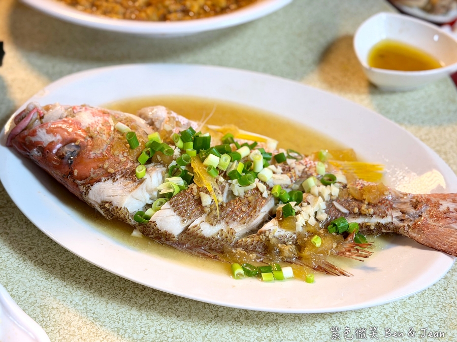 【海珍園海鮮】2026宜蘭礁溪餐廳推薦!澎拜桌菜結合新鮮海味與蘭陽風味菜，新鮮生魚片、清蒸大沙公、龍蝦拼盤到經典的蘭陽三寶、龍眼木烤雞 @紫色微笑 Ben Jean 饗樂生活