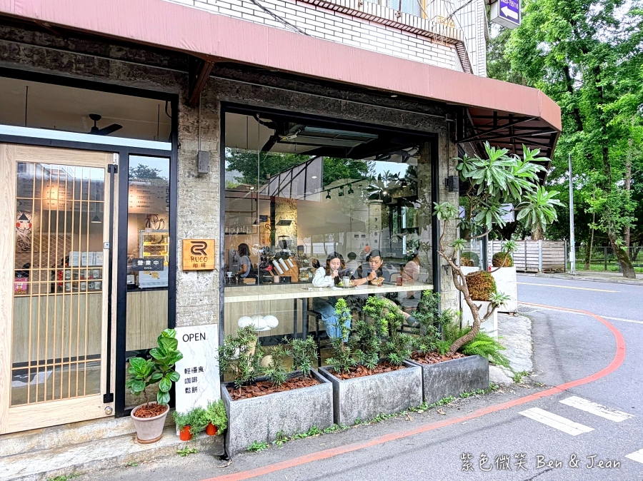 【2026宜蘭大學美食】萬記商行宜蘭路口店：可愛貓咪陪你用餐！在地人私藏早午餐及甜點，餐點咖啡更驚艷！ @紫色微笑 Ben Jean 饗樂生活