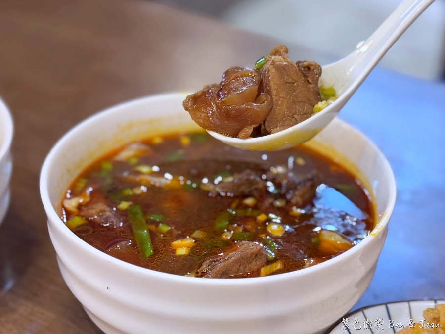 【吾春牛肉麵】宜蘭羅東文青牛肉麵專賣店，必吃紅燒、清燉牛肉麵，還有雞佛牛肉麵 (含菜單) @紫色微笑 Ben Jean 饗樂生活