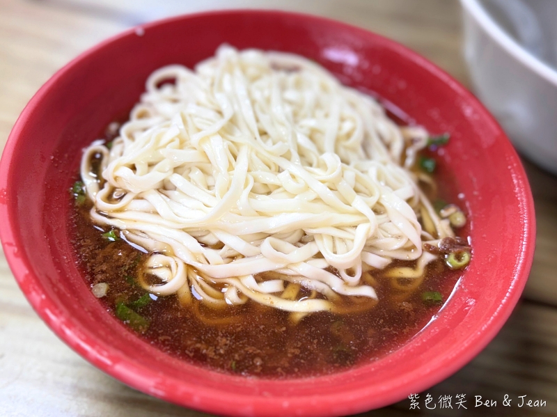 【馬賽無名麵店】冬山新店址，必吃豬油拌麵、麻醬麵、燒肉、餛飩魚丸湯 @紫色微笑 Ben Jean 饗樂生活