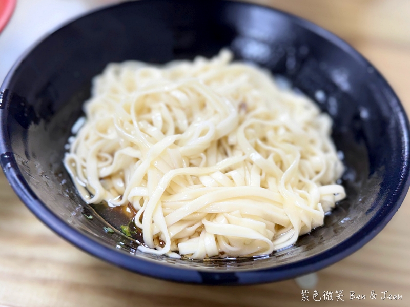【馬賽無名麵店】冬山新店址，必吃豬油拌麵、麻醬麵、燒肉、餛飩魚丸湯 @紫色微笑 Ben Jean 饗樂生活