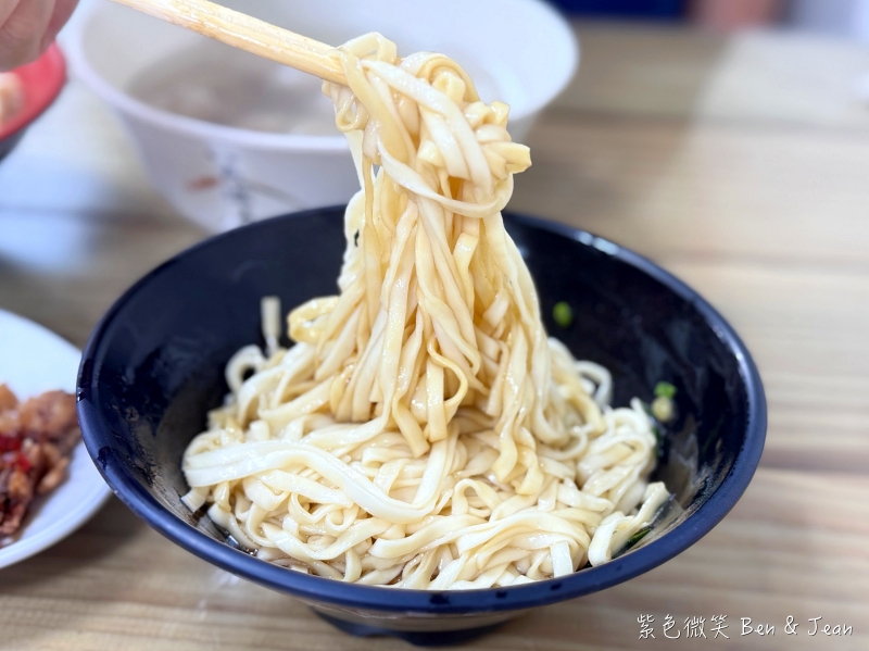 【馬賽無名麵店】冬山新店址，必吃豬油拌麵、麻醬麵、燒肉、餛飩魚丸湯 @紫色微笑 Ben Jean 饗樂生活