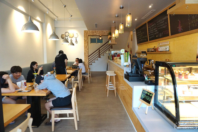 PLZ cafe 請喝咖啡▋宜蘭市下午茶~少見的大桌子咖啡廳，餐點選擇眾多，適合閱讀辦公 @紫色微笑 Ben&amp;Jean 饗樂生活