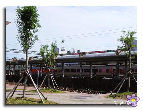 [旅遊。建築]宜蘭車站.向右走~宜蘭行口 @紫色微笑 Ben&amp;Jean 饗樂生活