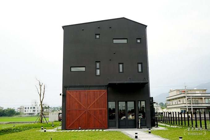 黑宅咖啡Black House》隱身鄉間黑色外牆獨特與品味兼具的咖啡館 @紫色微笑 Ben&amp;Jean 饗樂生活