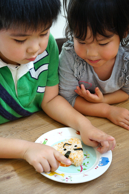 元本山DIY三角飯糰海苔▋DIY親子動手做，簡單又方便，大人小孩玩的高興吃的開心 @紫色微笑 Ben&amp;Jean 饗樂生活